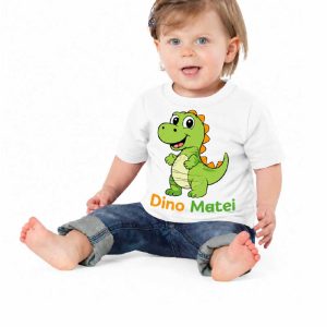 Tricou personalizat pentru copii, cu dinozaur și mesajul Dino + numele copilului.